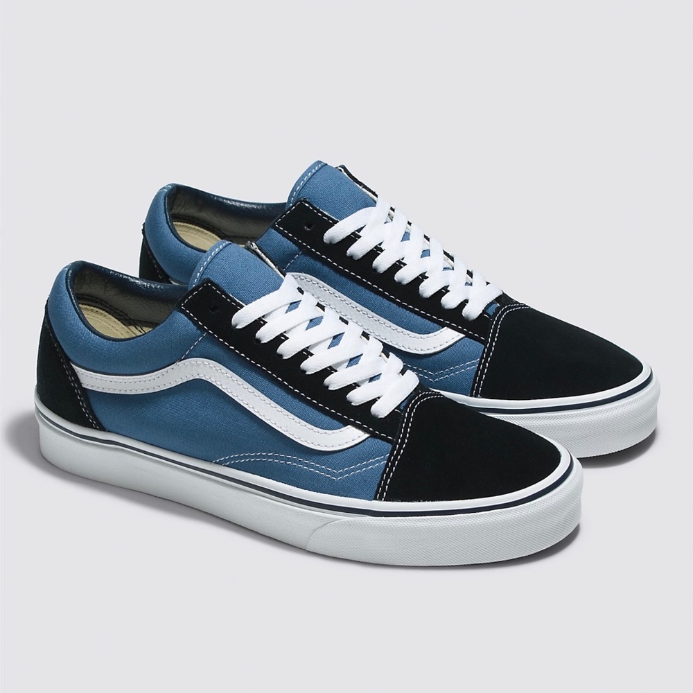 VANS Old Skool Shoe in Navy Blue size Men's US 8